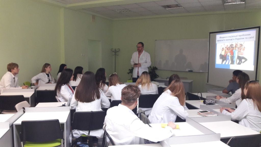 Лекція на кафедрі соціальної фармації щодо впровадження та популяризації здорового способу життя