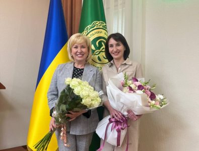 26.06.2025 р. відбулась апробація дисертаційного дослідження завідувачки кафедри СФ, к. фарм. н., доц. Волкової А.В. на тему: «МЕТОДОЛОГІЧНІ ТА ПРИКЛАДНІ ЗАСАДИ ФОРМУВАННЯ СОЦІАЛЬНО ЕФЕКТИВНОЇ СИСТЕМИ ФАРМАЦЕВТИЧНОГО ЗАБЕЗПЕЧЕННЯ НАСЕЛЕННЯ» (науковий консультант д. фар. н, професор, заслужений діяч науки і техніки, в.о. ректора НФаУ Котвіцька А.А.).